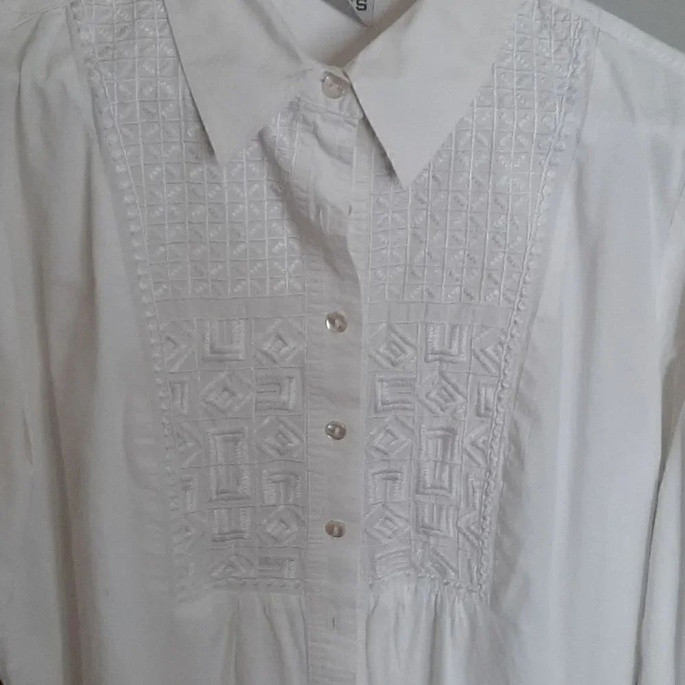 Chico's blouse   - Picture 1 of 4